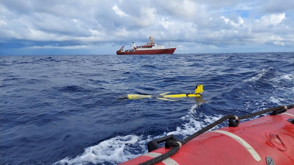 The Indian National Center for Ocean Information Services has sent two deep sea gliders into the Bay of Bengal to study climate change.