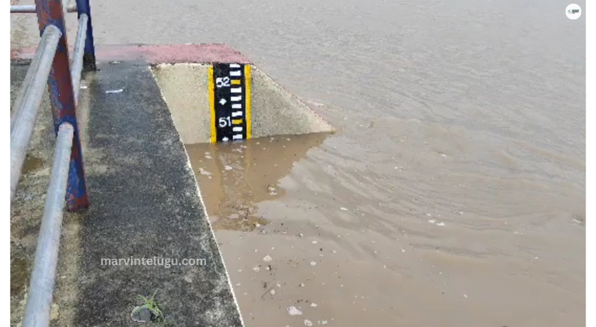 ఎగువ రాష్ట్రాల్లో Rains in upper states.. Rising flood in Godavari